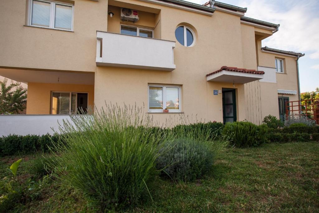 Apartments Emma Biograd Na Moru Exterior photo