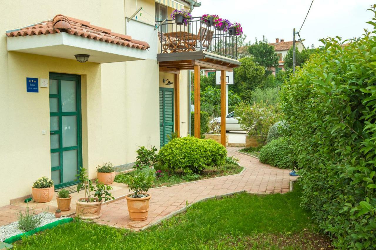 Apartments Emma Biograd Na Moru Exterior photo